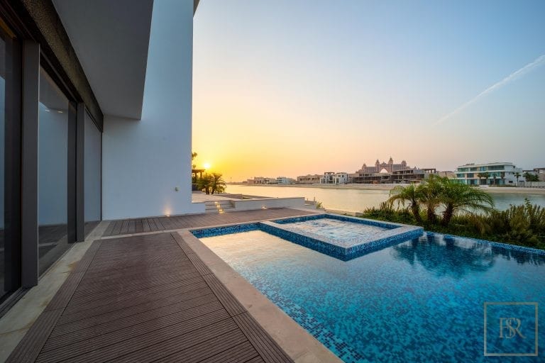 Luxury Villa Beach Front Sunset views across the sea, 5 bedrooms in Palm Jumeirah - Dubai price for sale For Super Rich