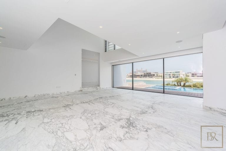 Luxury Villa Beach Front Sunset views across the sea, 5 bedrooms in Palm Jumeirah - Dubai buy for sale For Super Rich