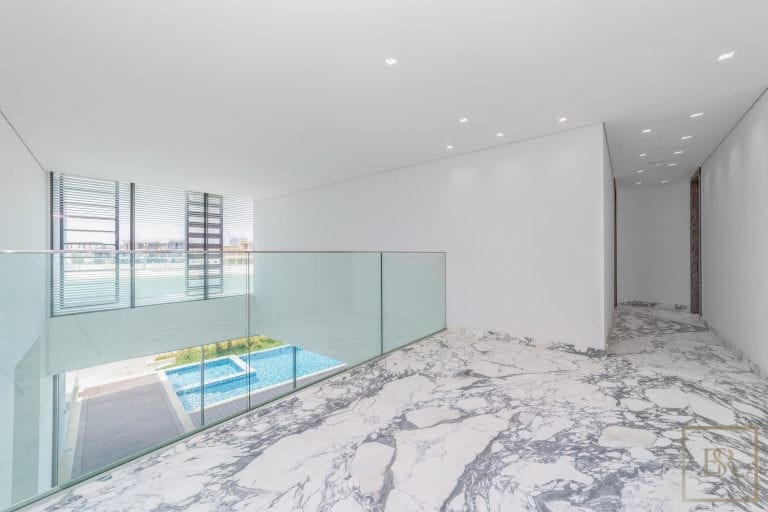 Luxury Villa Beach Front Sunset views across the sea, 5 bedrooms in Palm Jumeirah - Dubai best for sale For Super Rich