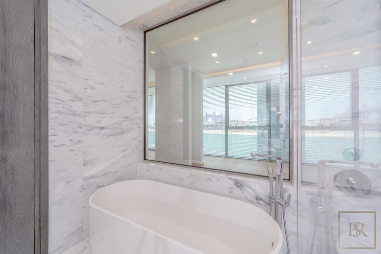 Luxury Villa Beach Front Sunset views across the sea, 5 bedrooms in Palm Jumeirah - Dubai value for sale For Super Rich