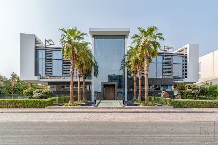 Luxury Villa Beach Front Sunset views across the sea, 5 bedrooms in Palm Jumeirah - Dubai New for sale For Super Rich