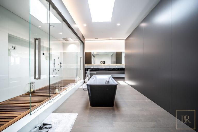 Luxury Villa Panoramic View state-of-the-art amenities, 8 bedrooms in District One - Dubai Classified ads for sale For Super Rich