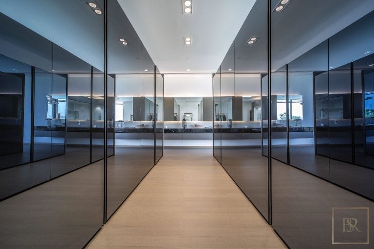Luxury Villa Panoramic View state-of-the-art amenities, 8 bedrooms in District One - Dubai value for sale For Super Rich