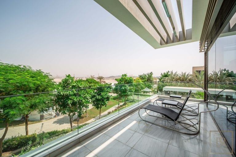 Luxury Villa Panoramic View state-of-the-art amenities, 8 bedrooms in District One - Dubai deal for sale For Super Rich