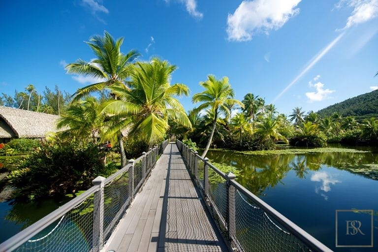 Luxury Hotel Beach Front Private Beach, bungalows, 32 bedrooms in Tahiti buy for sale For Super Rich