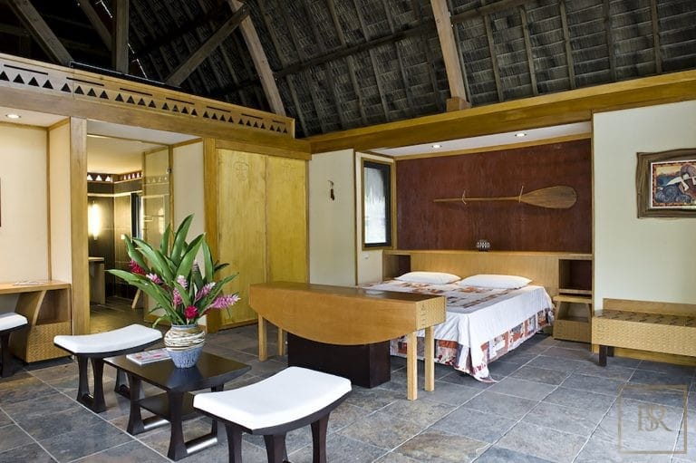 Luxury Hotel Beach Front Private Beach, bungalows, 32 bedrooms in Tahiti best for sale For Super Rich