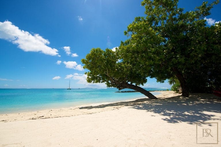 Luxury Hotel Beach Front Private Beach, bungalows, 32 bedrooms in Tahiti Classified ads for sale For Super Rich