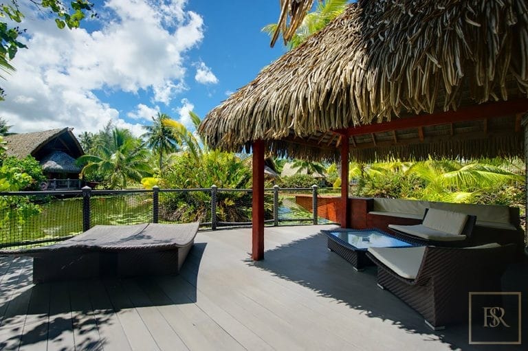 Luxury Hotel Beach Front Private Beach, bungalows, 32 bedrooms in Tahiti value for sale For Super Rich