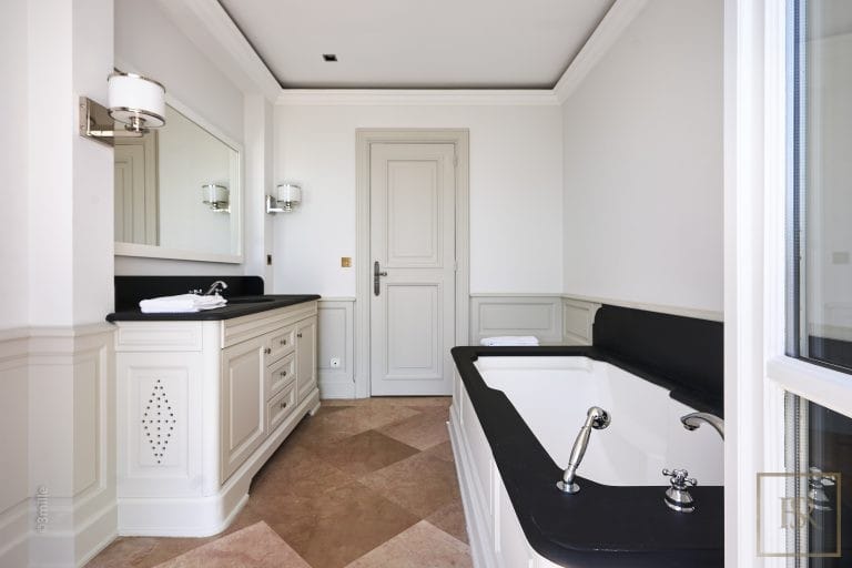 Luxury Villa Panoramic View 10mn to the Croisette, 8 bedrooms in Cannes top for sale For Super Rich