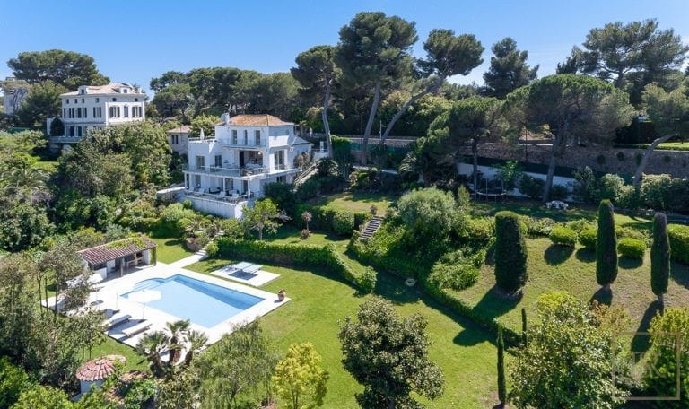 Luxury Villa Heated swimming pool and pool house. near Eden Roc hotel, 6 bedrooms in Cap d'Antibes New for sale For Super Rich
