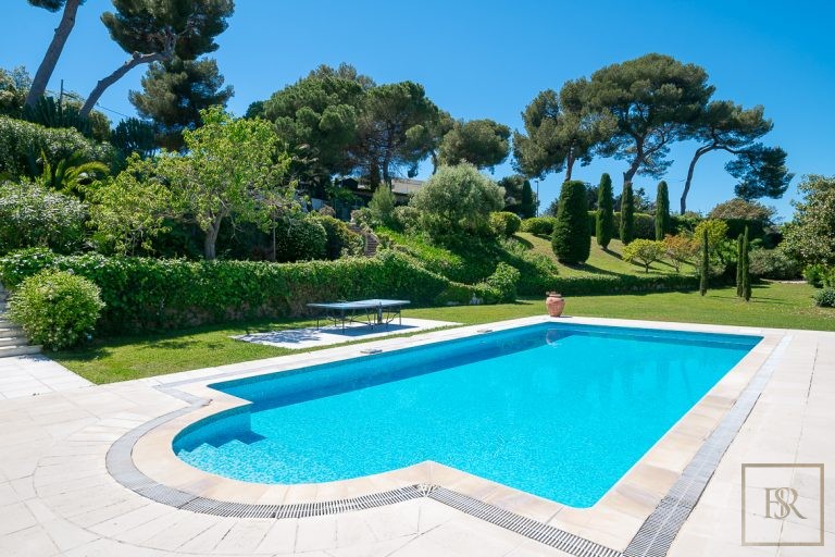 Luxury Villa Heated swimming pool and pool house. near Eden Roc hotel, 6 bedrooms in Cap d'Antibes available for sale For Super Rich