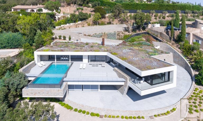 Contemporary Villa Overflowing infinity swimming pool Panoramic sea view, 5 bedrooms in Grimaud 8380 for sale For Super Rich
