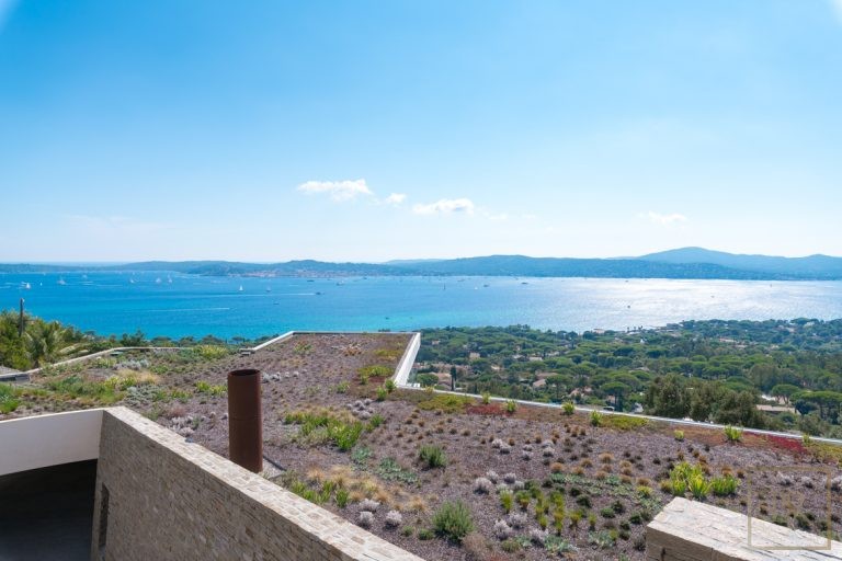 Contemporary Villa Overflowing infinity swimming pool Panoramic sea view, 5 bedrooms in Grimaud luxury for sale For Super Rich