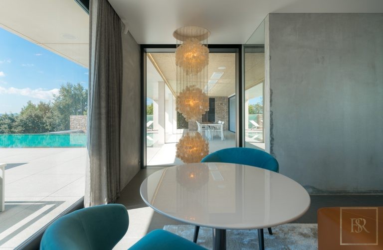 Contemporary Villa Overflowing infinity swimming pool Panoramic sea view, 5 bedrooms in Grimaud best for sale For Super Rich