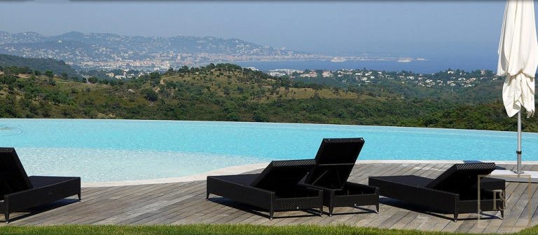 Luxury Villa splendid panoramic sea view & Lérins Islands 3 heated swimming pools, tennis court, 17 bedrooms in Frejus available for sale For Super Rich