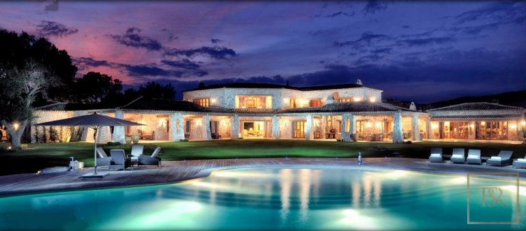 Luxury Villa splendid panoramic sea view & Lérins Islands 3 heated swimming pools, tennis court, 17 bedrooms in Frejus for sale For Super Rich