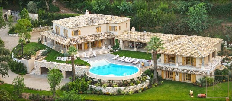 Luxury Villa splendid panoramic sea view & Lérins Islands 3 heated swimming pools, tennis court, 17 bedrooms in Frejus Used for sale For Super Rich