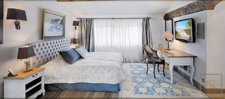 Luxury Villa splendid panoramic sea view & Lérins Islands 3 heated swimming pools, tennis court, 17 bedrooms in Frejus luxury for sale For Super Rich