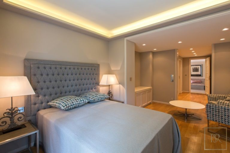Elegant Villa Panoramic View huge swimmng pool and nearly 800 sqm of terraces, 9 bedrooms in Cannes value rental For Super Rich
