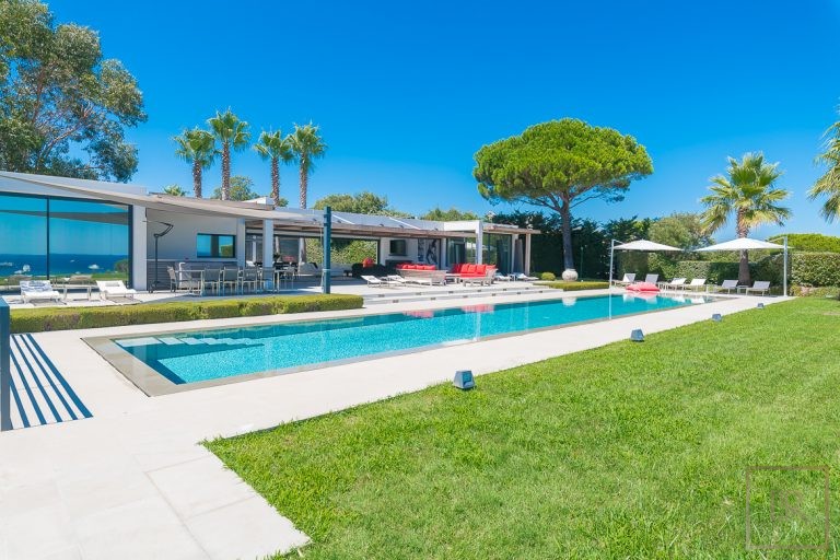 Contemporary Villa Beach Front 5 minutes walk from Club 55, 6 bedrooms in Saint Tropez available rental For Super Rich