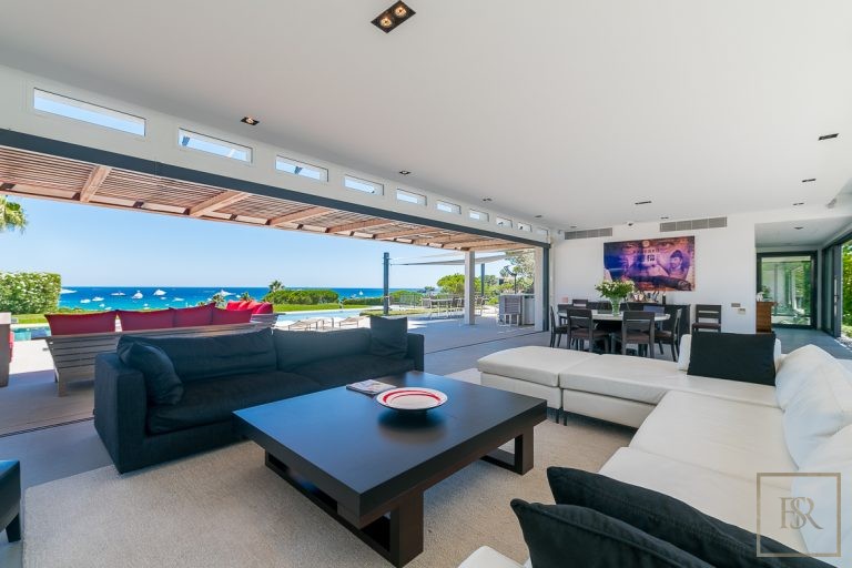 Contemporary Villa Beach Front 5 minutes walk from Club 55, 6 bedrooms in Saint Tropez best rental For Super Rich
