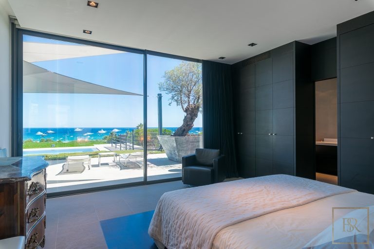 Contemporary Villa Beach Front 5 minutes walk from Club 55, 6 bedrooms in Saint Tropez Classified ads rental For Super Rich