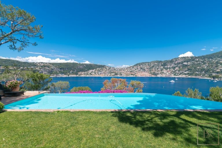 Luxury Villa direct access to the sea nice pool with sea view, 5 bedrooms in St Jean Cap Ferrat Exceptional View rental For Super Rich