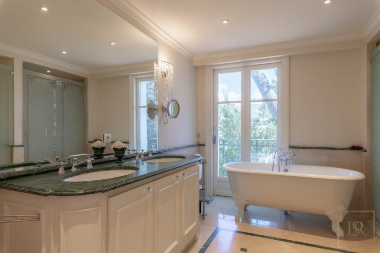 Luxury Villa direct access to the sea nice pool with sea view, 5 bedrooms in St Jean Cap Ferrat value rental For Super Rich