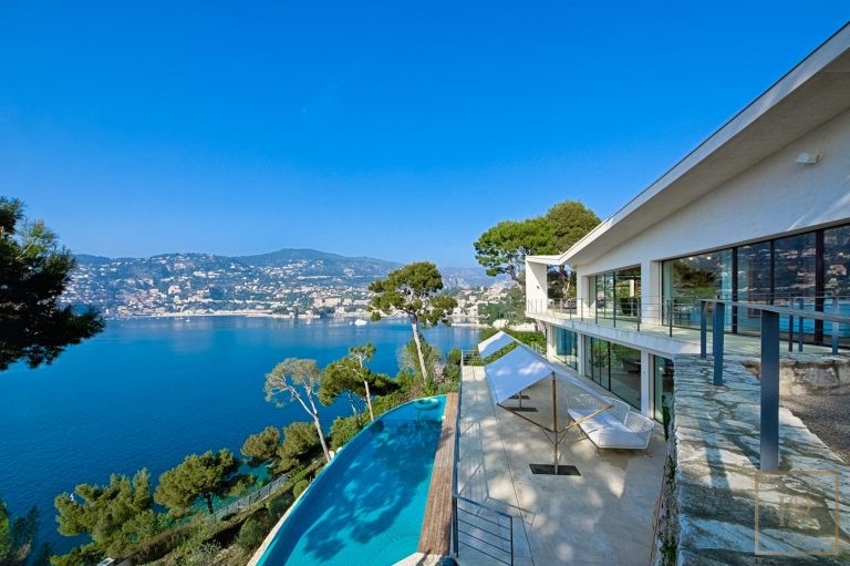 Contemporary Villa Exceptional panoramic sea views west side, 5 bedrooms in St Jean Cap Ferrat 33900 Week rental For Super Rich