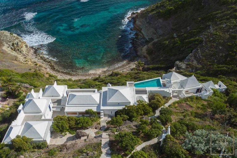 Luxury Villa Los Leones ONE-OF-A-KIND, 4 bedrooms in Pointe Milou - St Barth  for sale For Super Rich