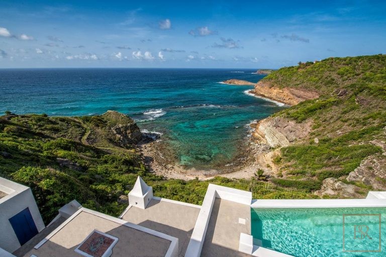 Luxury Villa Los Leones ONE-OF-A-KIND, 4 bedrooms in Pointe Milou - St Barth Villa Los Leones for sale For Super Rich