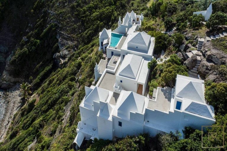 Luxury Villa Los Leones ONE-OF-A-KIND, 4 bedrooms in Pointe Milou - St Barth buy for sale For Super Rich