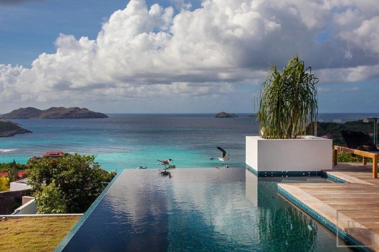 Luxury Villa Wings, beachfront view above The Baie de St. Jean, 4 bedrooms in St Barth 34500 Week rental For Super Rich