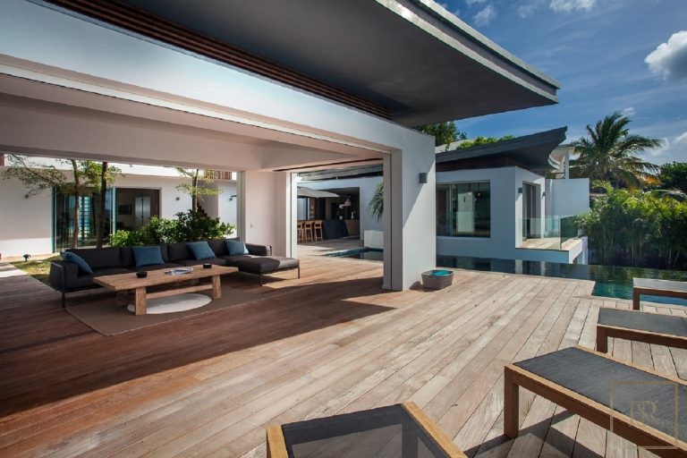 Luxury Villa Wings, beachfront view above The Baie de St. Jean, 4 bedrooms in St Barth search rental For Super Rich