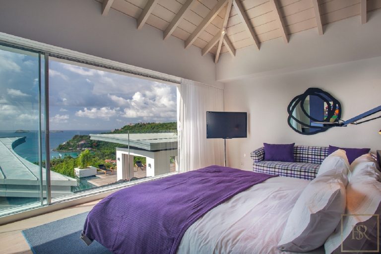 Luxury Villa Wings, beachfront view above The Baie de St. Jean, 4 bedrooms in St Barth Classified ads rental For Super Rich