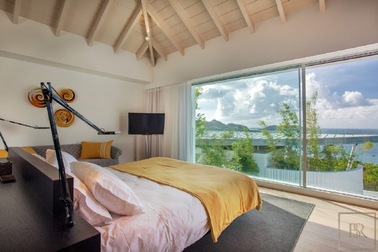 Luxury Villa Wings, beachfront view above The Baie de St. Jean, 4 bedrooms in St Barth expensive rental For Super Rich