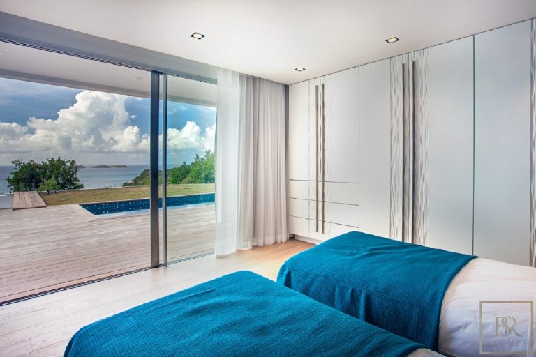 Luxury Villa Wings, beachfront view above The Baie de St. Jean, 4 bedrooms in St Barth ads rental For Super Rich