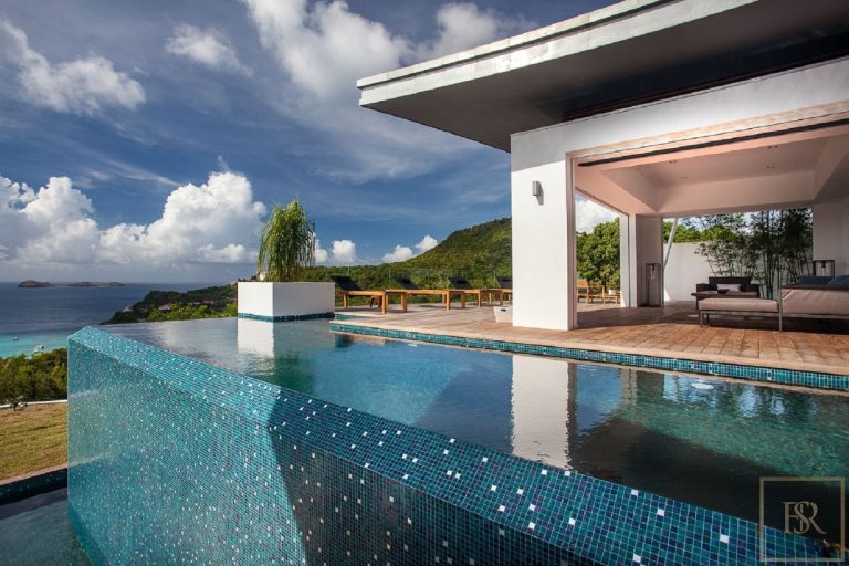 Luxury Villa Wings, beachfront view above The Baie de St. Jean, 4 bedrooms in St Barth holiday rental For Super Rich