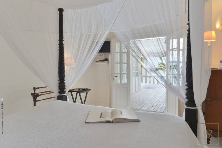 Luxury Villa ELA Beachfront Tennis court, pool, 8 bedrooms in Flamands - St Barth best rental For Super Rich
