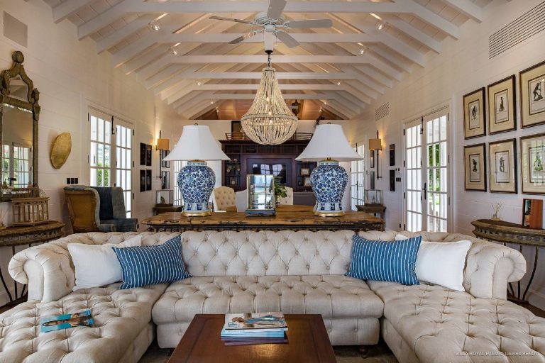 Luxury Villa Palmier Royal Estate Stunning views of Marigot Bay and the sea, 13 bedrooms in St Barth exclusive rental For Super Rich