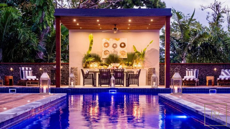 Luxury House Beach Front Private Beach, 8 bedrooms in Tahiti # ME4-319 for sale For Super Rich