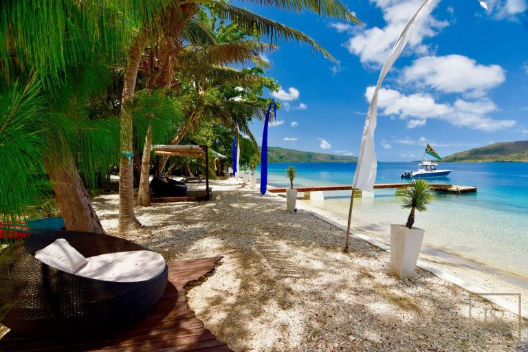 Luxury House Beach Front Private Beach, 8 bedrooms in Tahiti search for sale For Super Rich