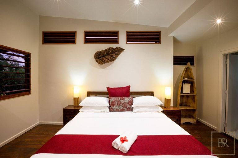 Luxury House Beach Front Private Beach, 8 bedrooms in Tahiti exclusive for sale For Super Rich