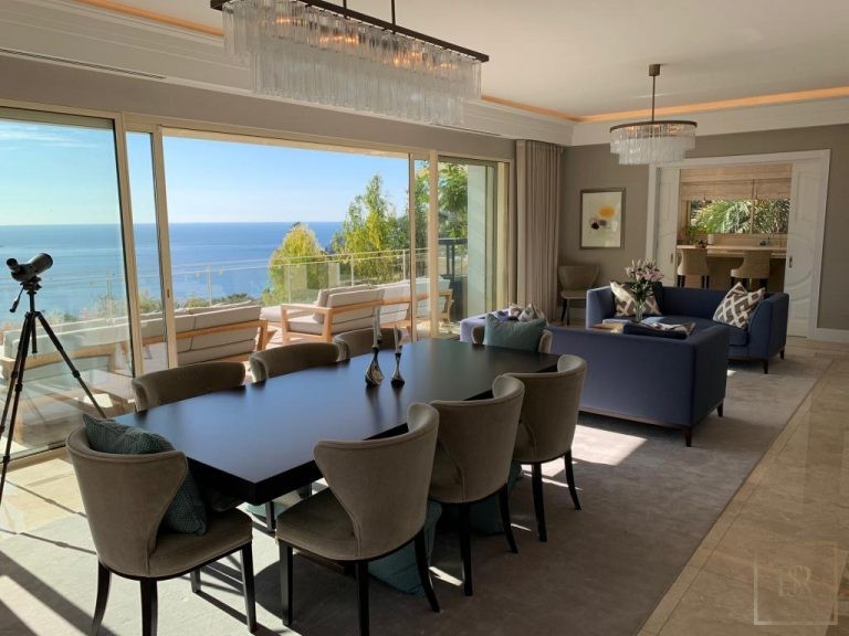 Luxury Villa Overlooking Baie de Villefranche Pool, Jacuzzi and sauna, +5 bedrooms in St Jean Cap Ferrat search for sale For Super Rich
