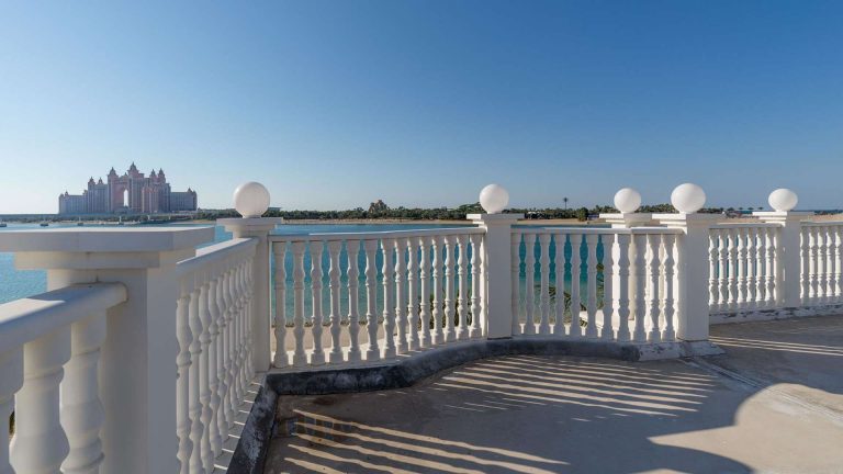 Luxury Villa Beach Front Palm Jumeirah, 7 bedrooms in Dubai available for sale For Super Rich