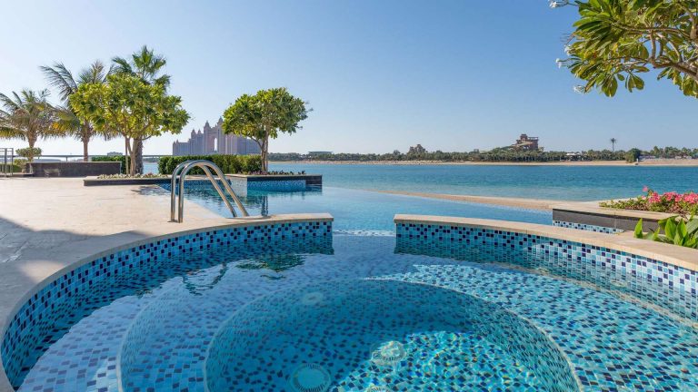 Luxury Villa Beach Front Palm Jumeirah, 7 bedrooms in Dubai search for sale For Super Rich