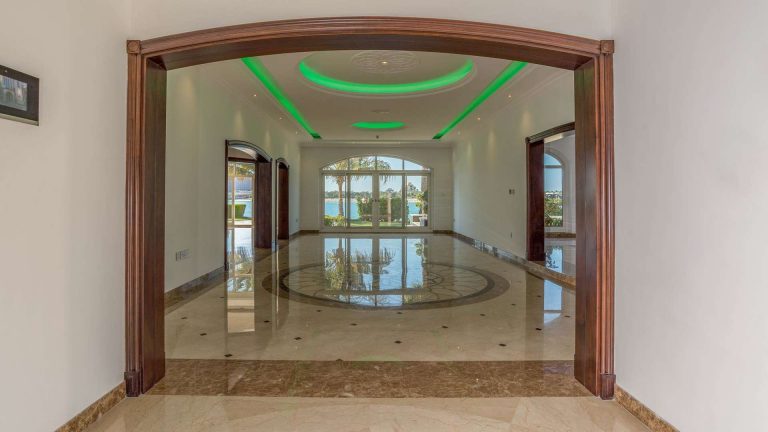 Luxury Villa Beach Front Palm Jumeirah, 7 bedrooms in Dubai Classified ads for sale For Super Rich