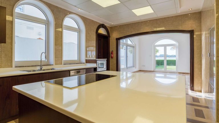 Luxury Villa Beach Front Palm Jumeirah, 7 bedrooms in Dubai deal for sale For Super Rich