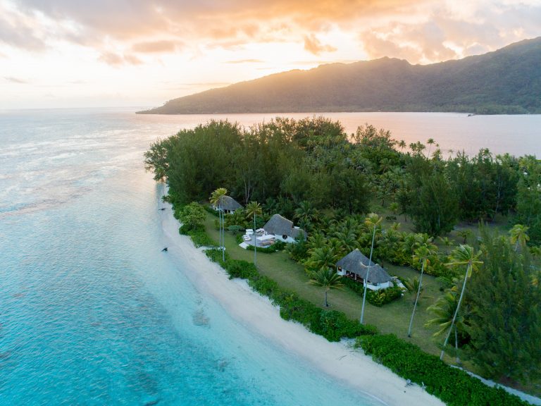 Polynesia Private island Motu Nao Nao 2 beaches, one of which is over 800m long, 25ha, 3 Bungalows bedrooms in Tahiti 8550 Day rental For Super Rich
