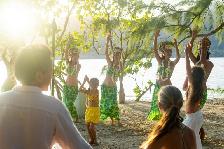 Polynesia Private island Motu Nao Nao 2 beaches, one of which is over 800m long, 25ha, 3 Bungalows bedrooms in Tahiti best rental For Super Rich